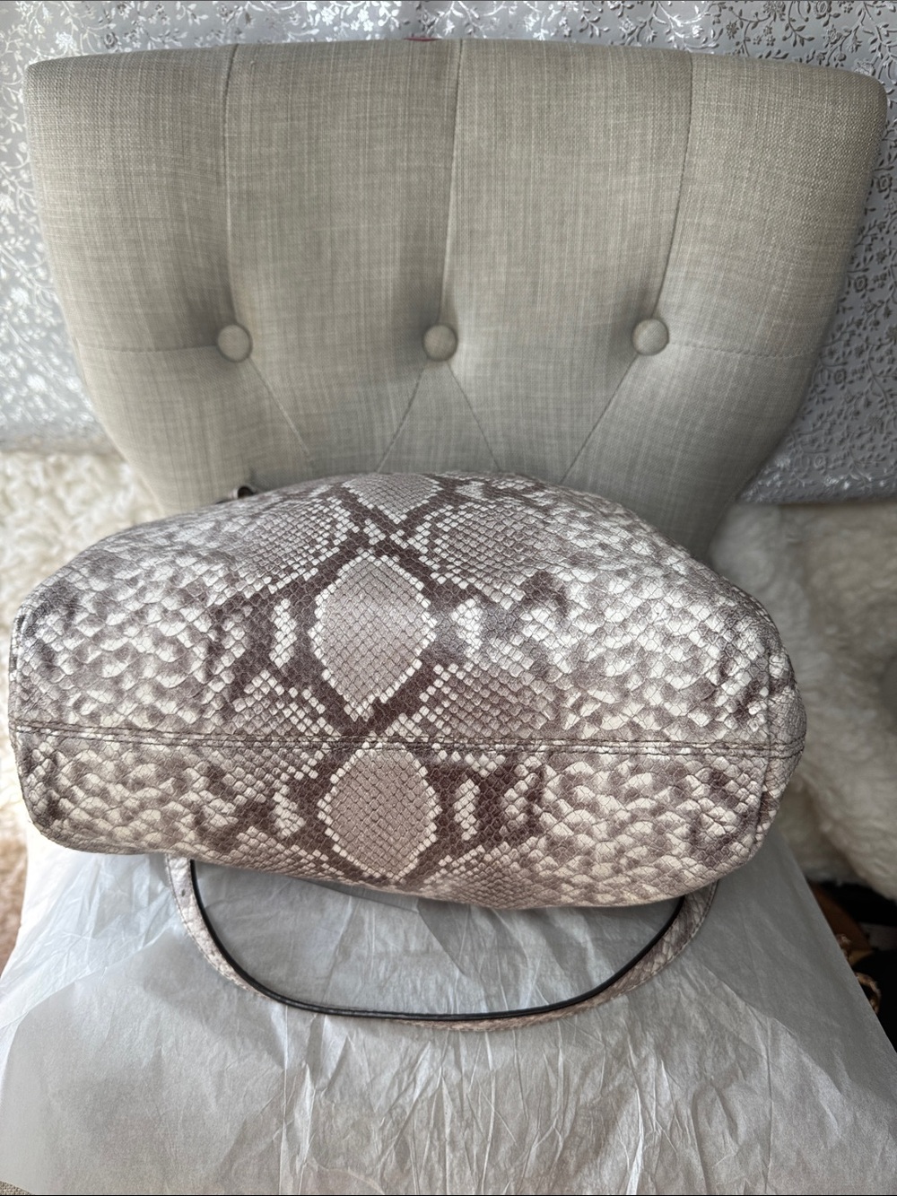 Michael Kors Beige Snake-Print Shoulder Tote with Matching Wallet - Picture 4 of 10